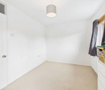 2 bedroom House in Tarragon Close, Hampshire - Photo 5