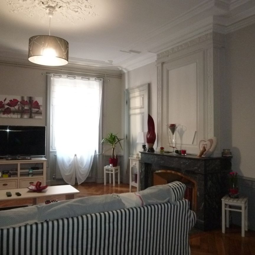 GRAND T4 AVEC TERRASSE ET ASCENSEUR - CENTRE TARARE - Photo 1