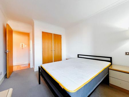 2 bedroom Flat To Let - Photo 4