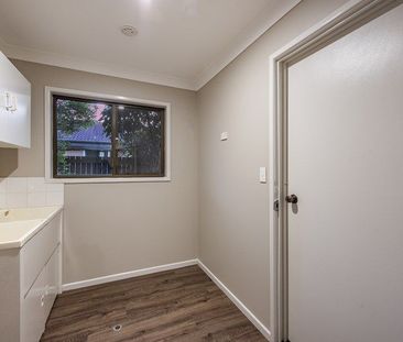 FAMILY HOME, FULLY FENCED, 4 BED 2 BATH WITH AIR CON, PETS CONSIDERED - Photo 4