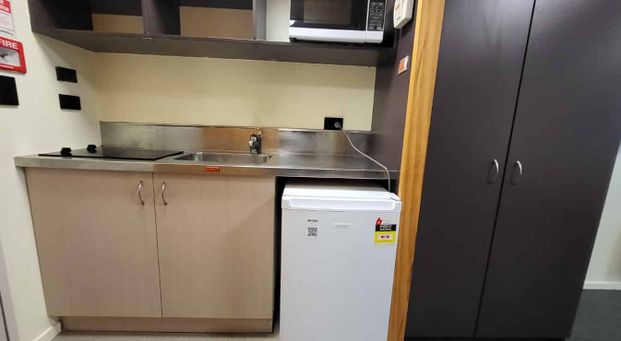 Stylish Studio Apartment for Rent – 315/12 Martin Square, Wellington - Photo 1