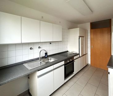 Helle, großzügige 4-Zimmer-Wohnung mit Balkon - Photo 1