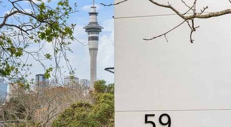 Sunny renovated 2bed apartmt - carport&whiteware - Photo 3