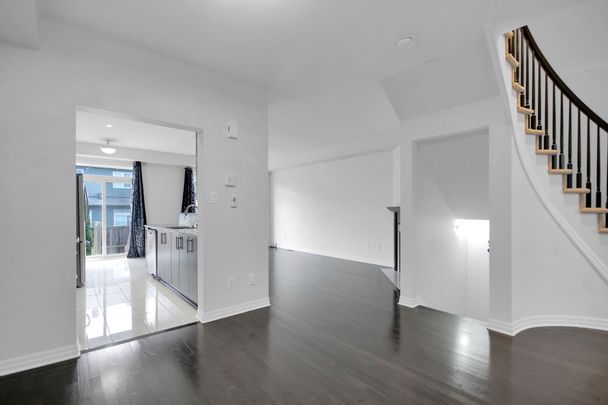 For Lease - 605 Sunburst Street, Leitrim, Ontario - Photo 1