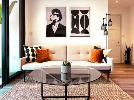 1 Bed Flat, Windmill Road, TW8 - Photo 3