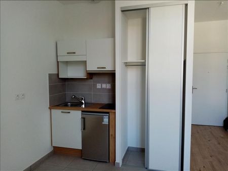 1 pièce - 22,9 m² - 2ème étage - Colocation non autorisée - Photo 2