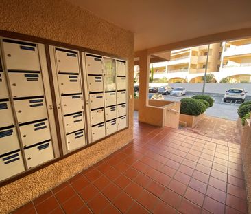 T4 HYERES - balcon - coeur de ville - parking - Photo 2
