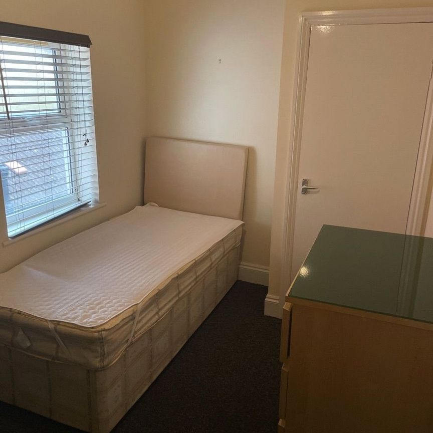 4 bedroom terraced house to rent - Photo 1