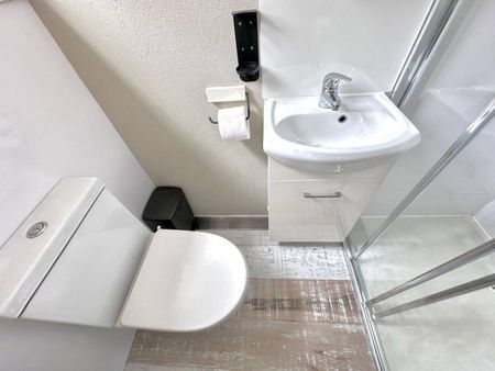 Modern Living in the Iconic 'Astoria' Building - Photo 5