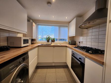 2 bedroom flat to rent - Photo 4