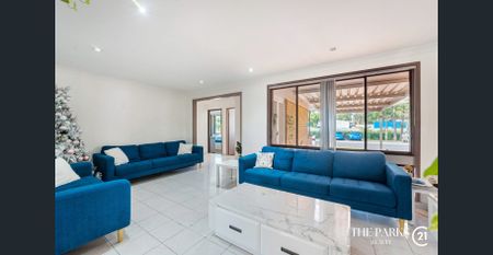 Single Level Residence in Prime Location! - Photo 2