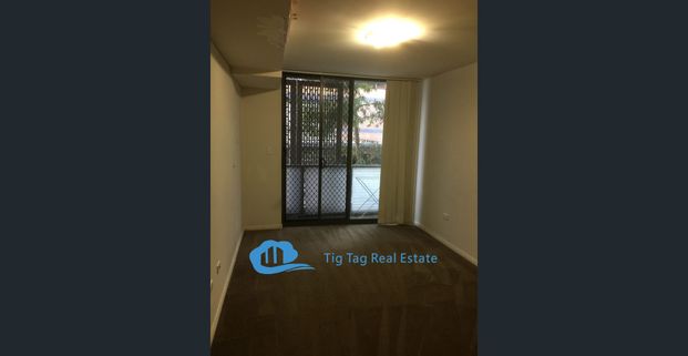 Furnished Modern Studio in Mascot for Rent, Walking distance to Train Station - Photo 1