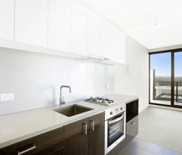 Luxury, Convenience and Contemporary Flair - Photo 5