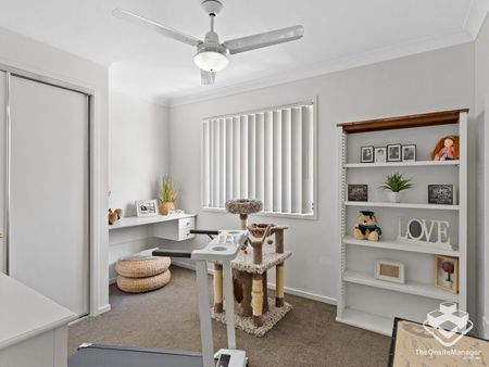 3 Bedroom townhouse- available now!! - Photo 5