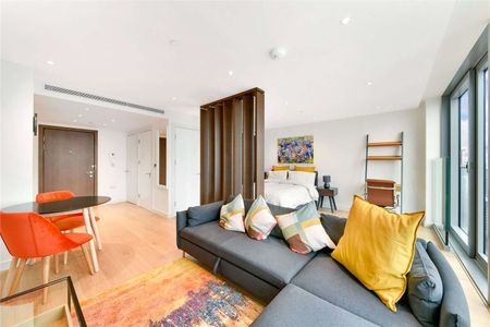 Stunning 22nd floor Studio Apartment in the much anticipated Landmark Pinnacle Development, with iconic London City Views. - Photo 5