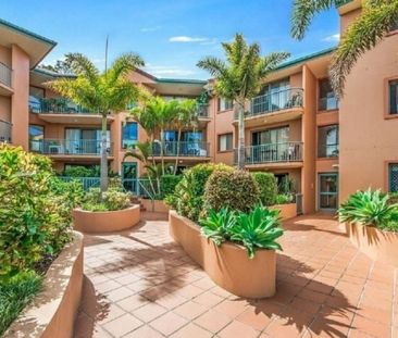 Stylish Fully-Furnished Apartment in Prime Southport Location! - Photo 1