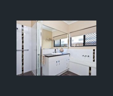 Spacious Family Home in the Heart of North Lakes! - Photo 5