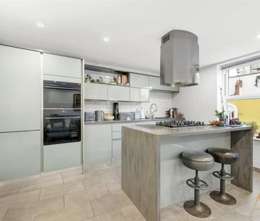 Battersea Church Road, London - Photo 6