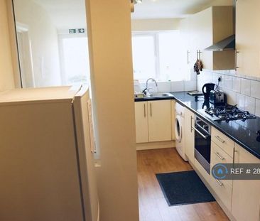 1 bedroom in a house share to rent - Photo 4