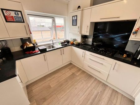 Price £575 pcm - Available Now - Furnished - Photo 5