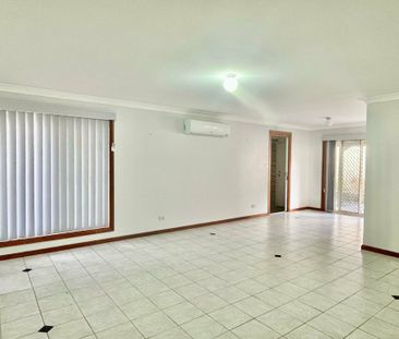 Lovely 3 bedroom townhouse with double garage in Wakeley - Photo 5