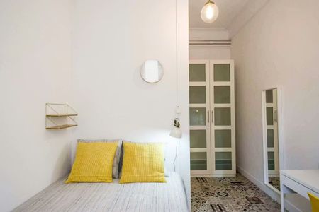 Carrer Gran de Gràcia, Barcelona, Catalonia 08012 - Photo 4