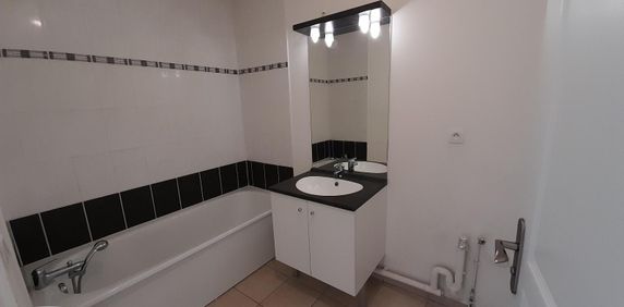 Location Appartement 2 pièces 46m² BEUVRAGES 59192 - Photo 2