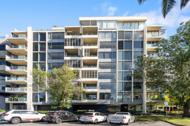 Elevated Luxury Apartment in Boutique Building - Photo 1