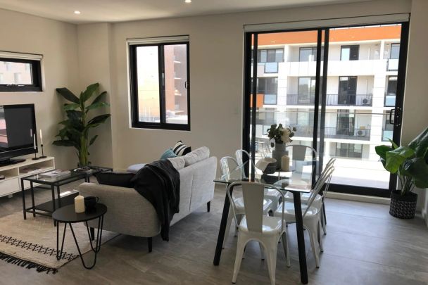 Modern two-bedroom apartment in a convenient Homebush location - Photo 1