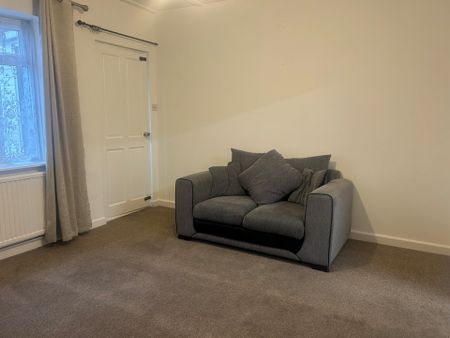 lynncroft, Eastwood - Photo 3