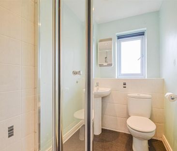 3 bedroom detached house to rent - Photo 3