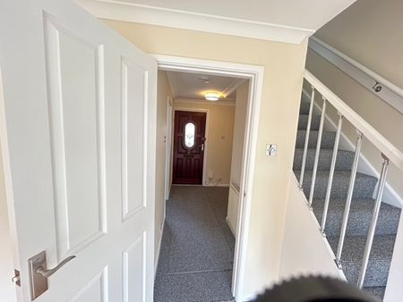 Mid Town House to Rent in Leek - Photo 4