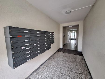 Gemütliche Eigentumswohnung in zentraler Lage mit herrlichem Rundumblick – Garage - WG tauglich - Photo 3