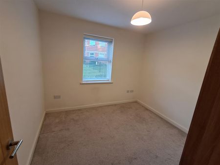 2 bed flat to rent in Walton Road, Bushey, WD23 - Photo 5