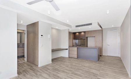 Modern 1-Bed Apartment with Pool & Secure Parking in Kangaroo Point - Photo 5