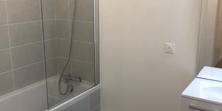 Location Appartement 3 pièces 62m² NOTRE DAME DE BONDEVILLE 76960 - Photo 3