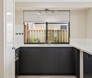 Spacious Family Home with Large Backyard - Photo 2