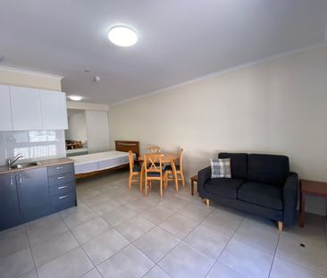 Furnished Studio Apartment - Photo 4