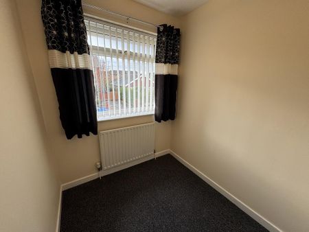3 bedroom semi-detached house to rent - Photo 4
