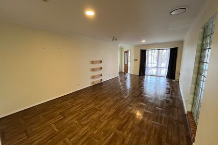 4 BEDROOM HOME - Photo 3