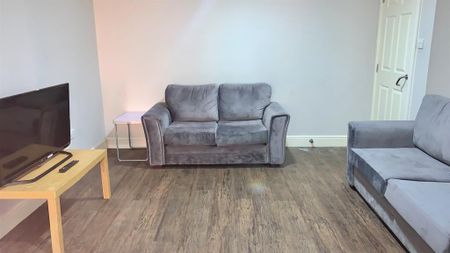 6 bedroom terraced house to rent - Photo 3