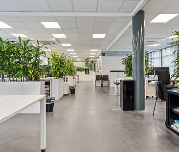 Kantoorruimtes met ruime parking op een perceel van 2534 m² te Tremelo - Photo 1