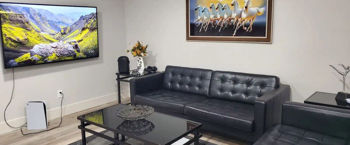 Room for girl students or working females — 4 Bedrooms Room For Rent - Photo 1
