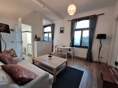 CHATELAIN - 1 Bedroom apartement with terrace - Photo 5