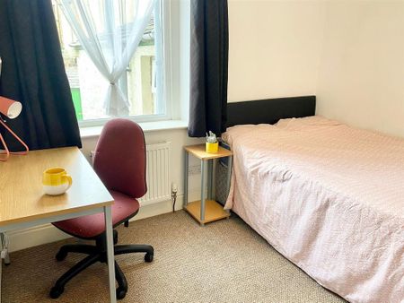 6 bedroom private hall to rent - Photo 5