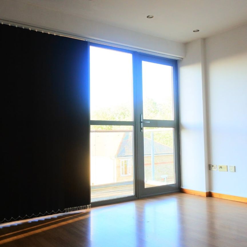 2 Bed Flat, Varcoe Road, SE16 - Photo 1