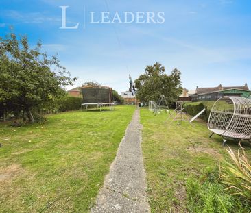 3 bedroom house to rent Bay View Crescent, Little Oakley, CO12 - Photo 6