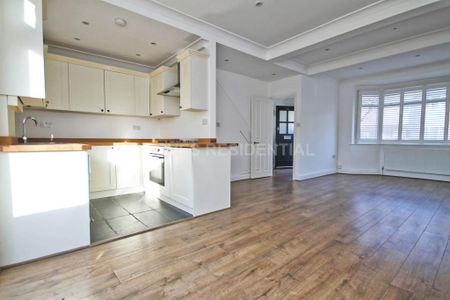 4 bedroom terraced house to rent - Photo 4