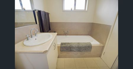 Neat Family Home - Photo 2