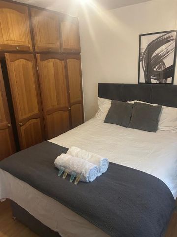 4 bedroom terraced house to rent - Photo 3